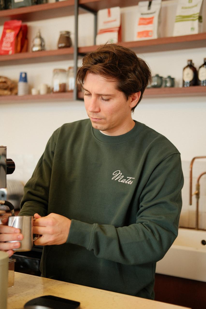 Barista au Mates Café